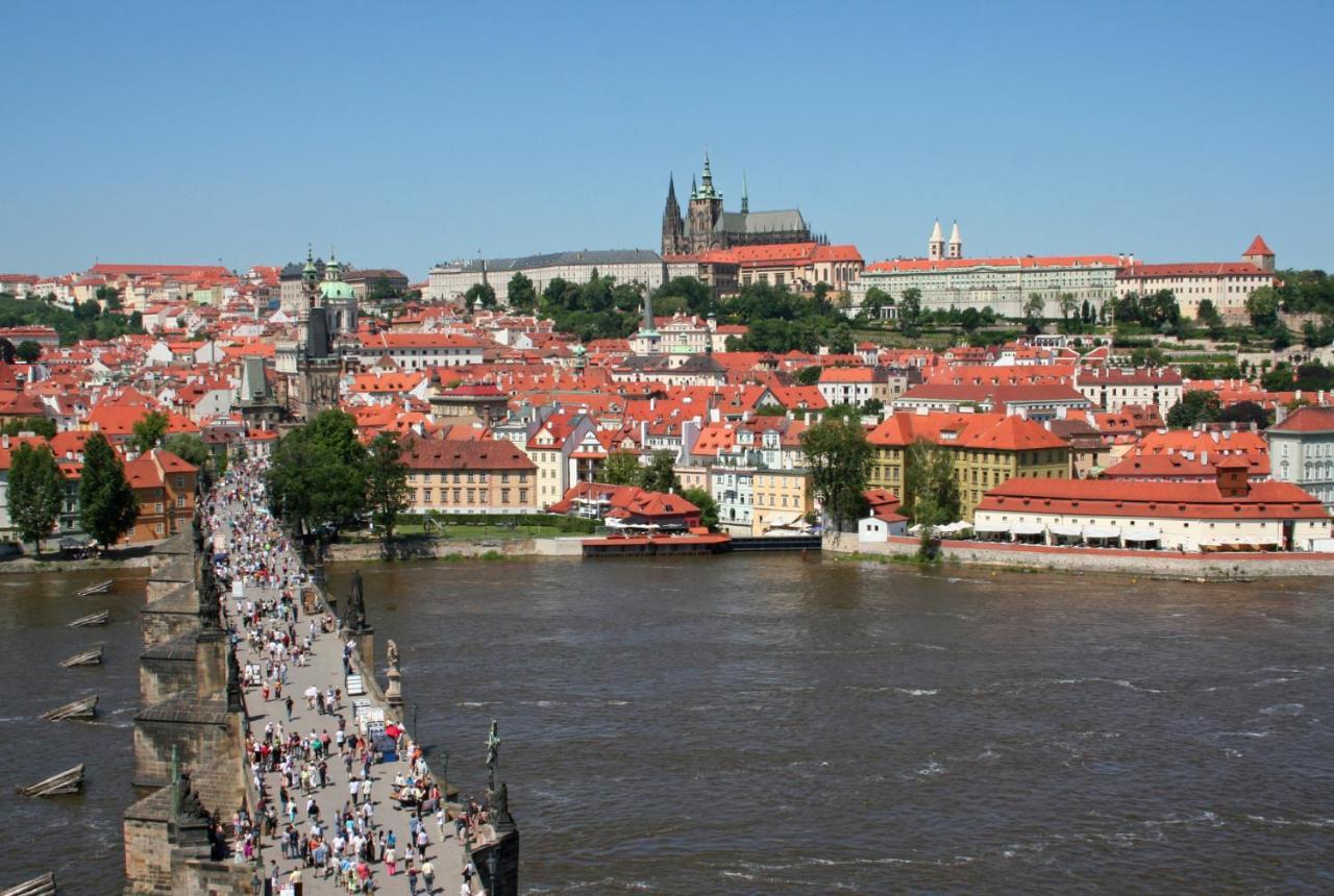 Apartment Vltava Prag Exteriör bild