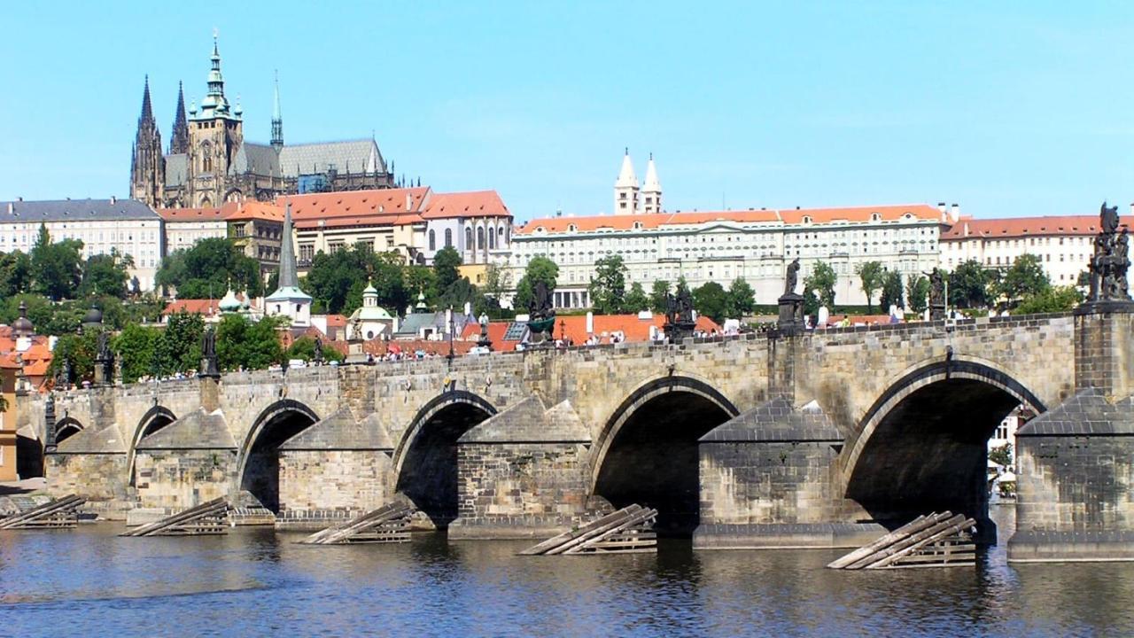 Apartment Vltava Prag Exteriör bild