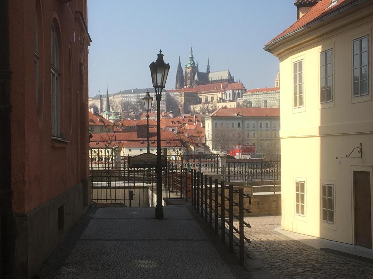 Apartment Vltava Prag Exteriör bild