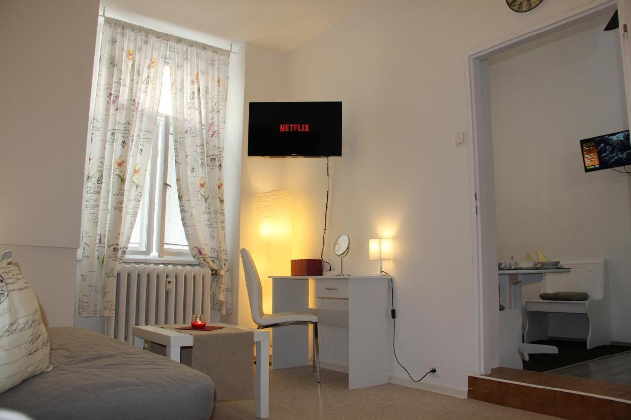 Apartment Vltava Prag Exteriör bild