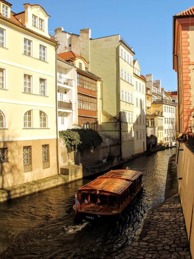 Apartment Vltava Prag Exteriör bild