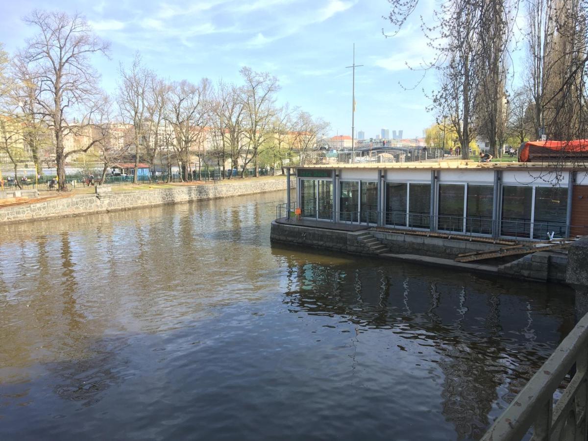 Apartment Vltava Prag Exteriör bild