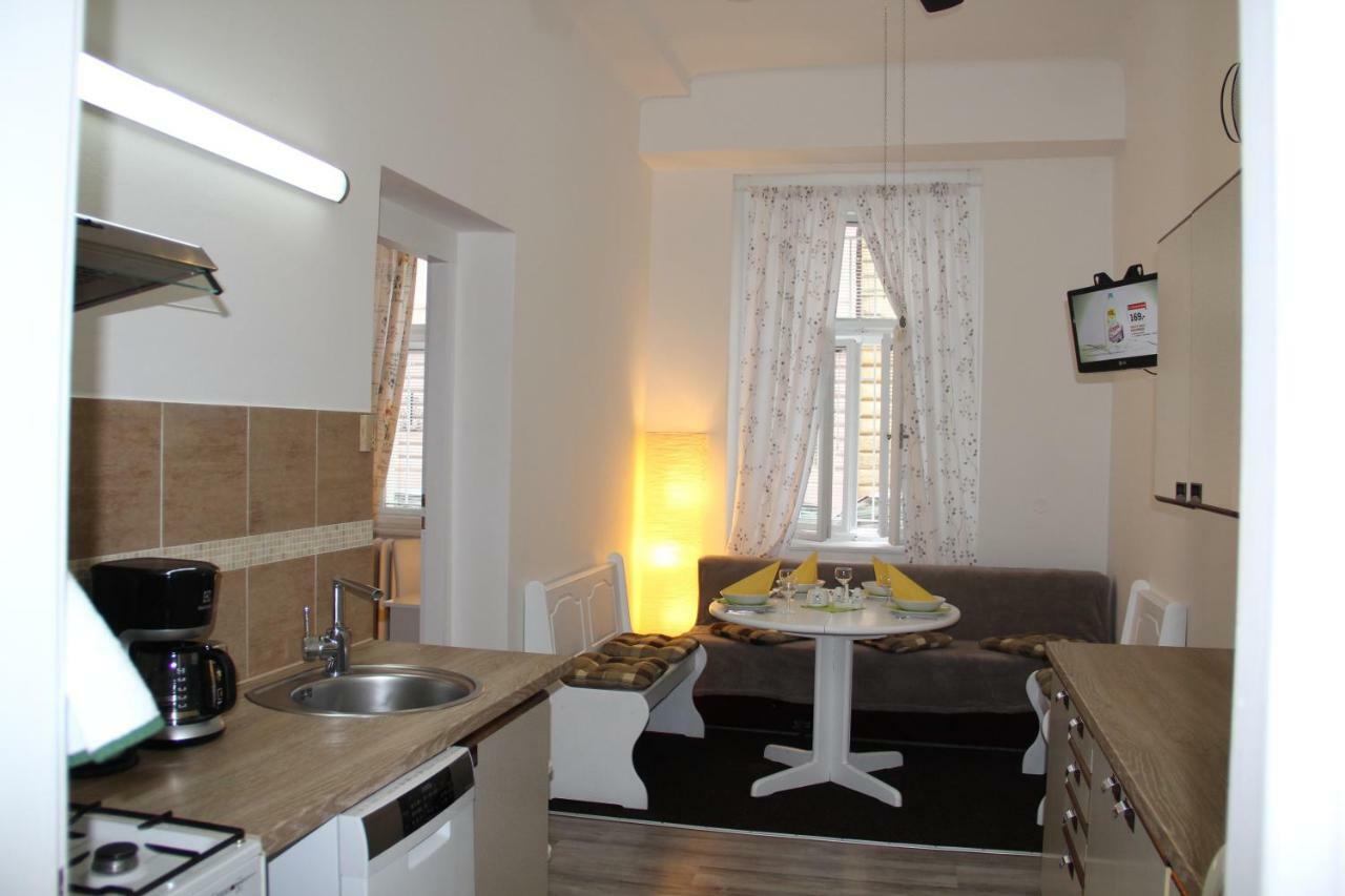 Apartment Vltava Prag Exteriör bild